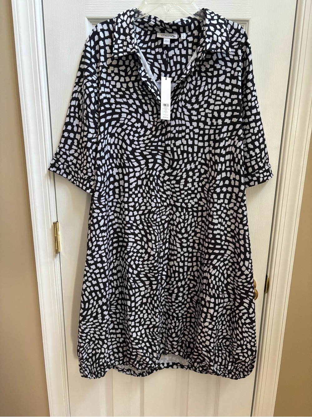 Chicos Black/White Relaxed Short Sleeve Shirt Dress w/ Collar. Size M (1), NWT
